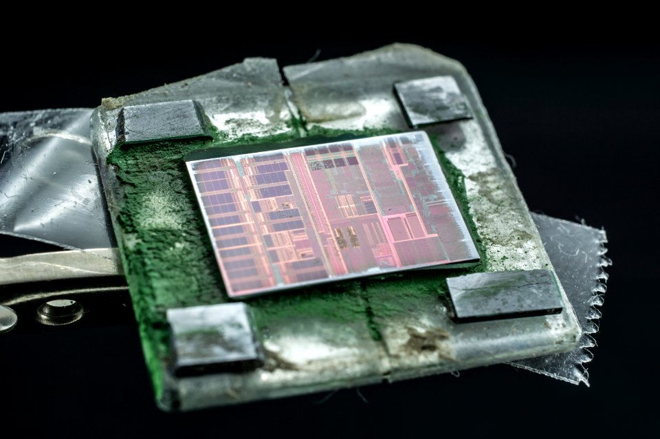 AMD_K6_(Model6)_200ALYD___DSC03716