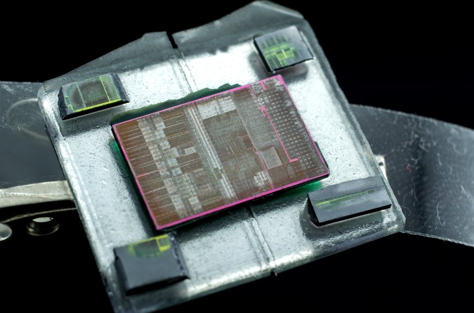 AMD_K6_(Model6)_200ALYD___DSC03711