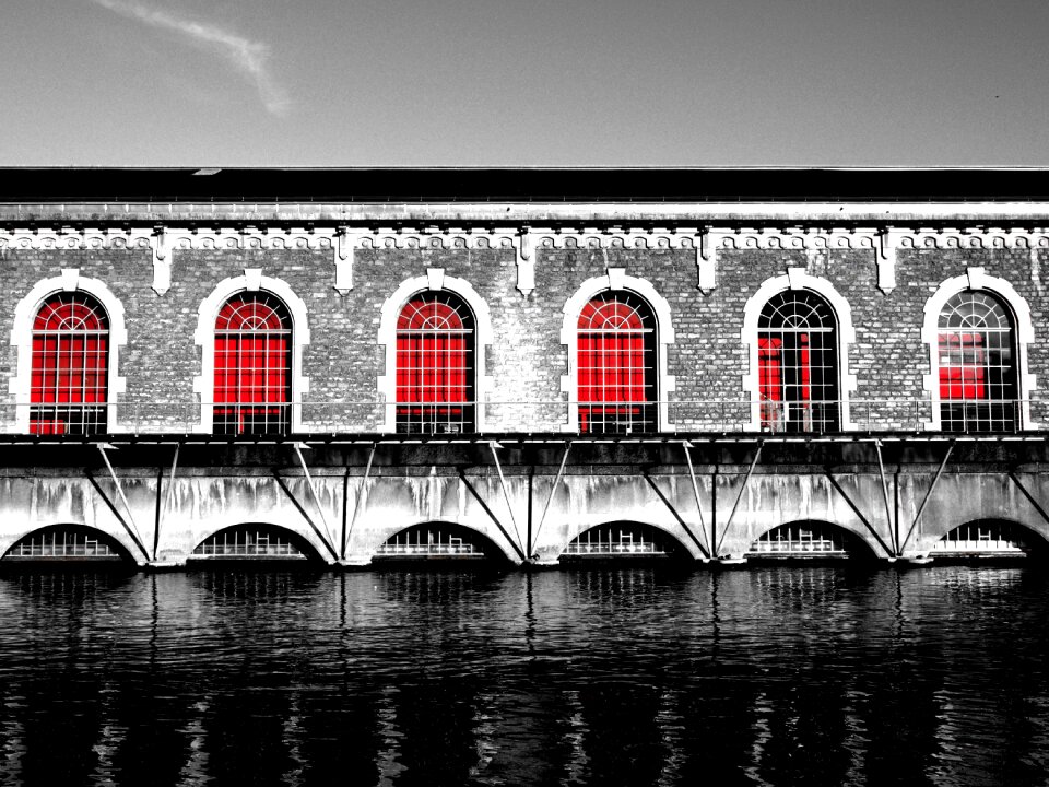 Windows bricks water