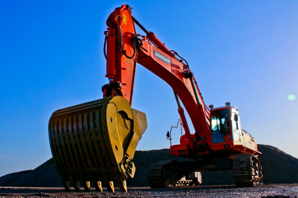 Heavy machinery scoop