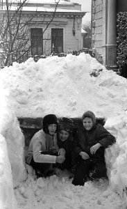 feb1969_construim-igloo (2)