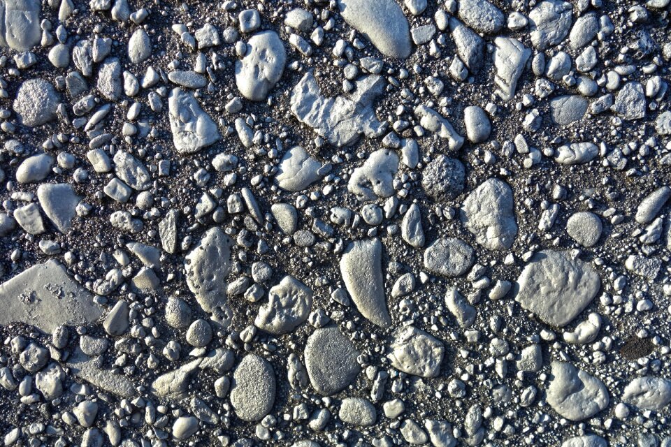 Ground surface gravelly