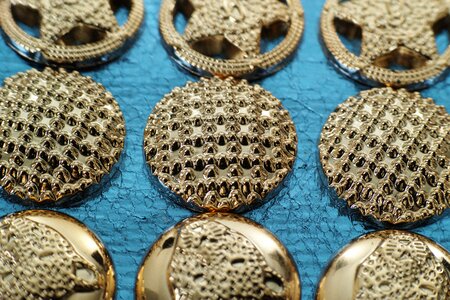 Metal macro button