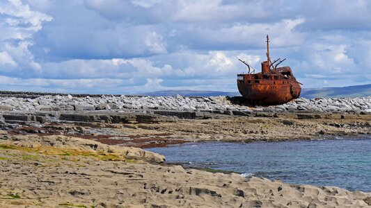 Inisheer ship wreck rust photo