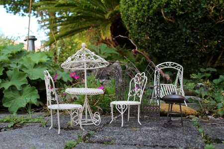 Hollywood swing table chairs photo