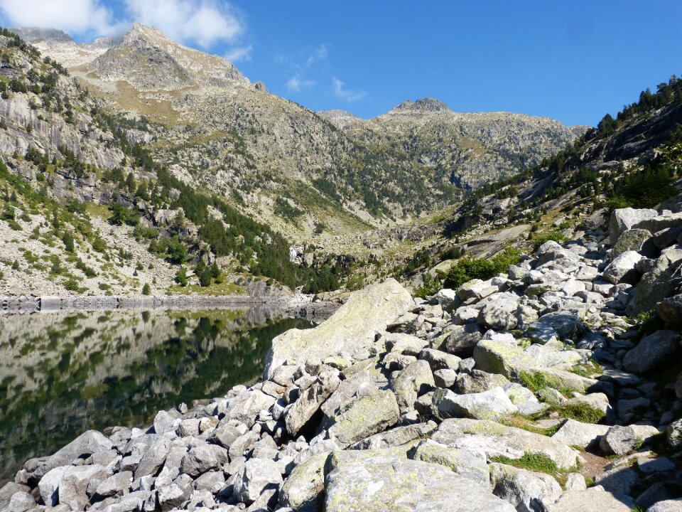 Reflection estany de cavallers mountaineering