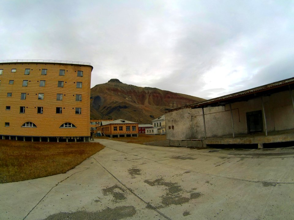 31-07 Pyramiden (33)