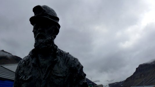 23-07 (12) Longyearbyen