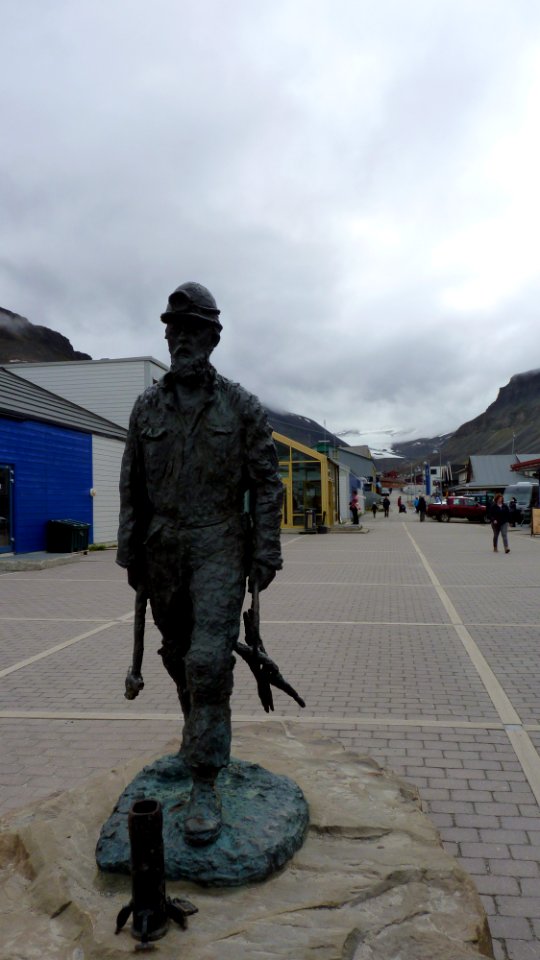 23-07 (11) Longyearbyen