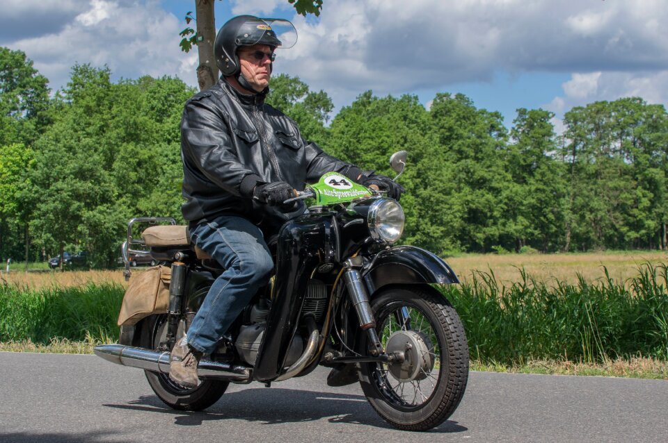 Road motorcyclist transport system