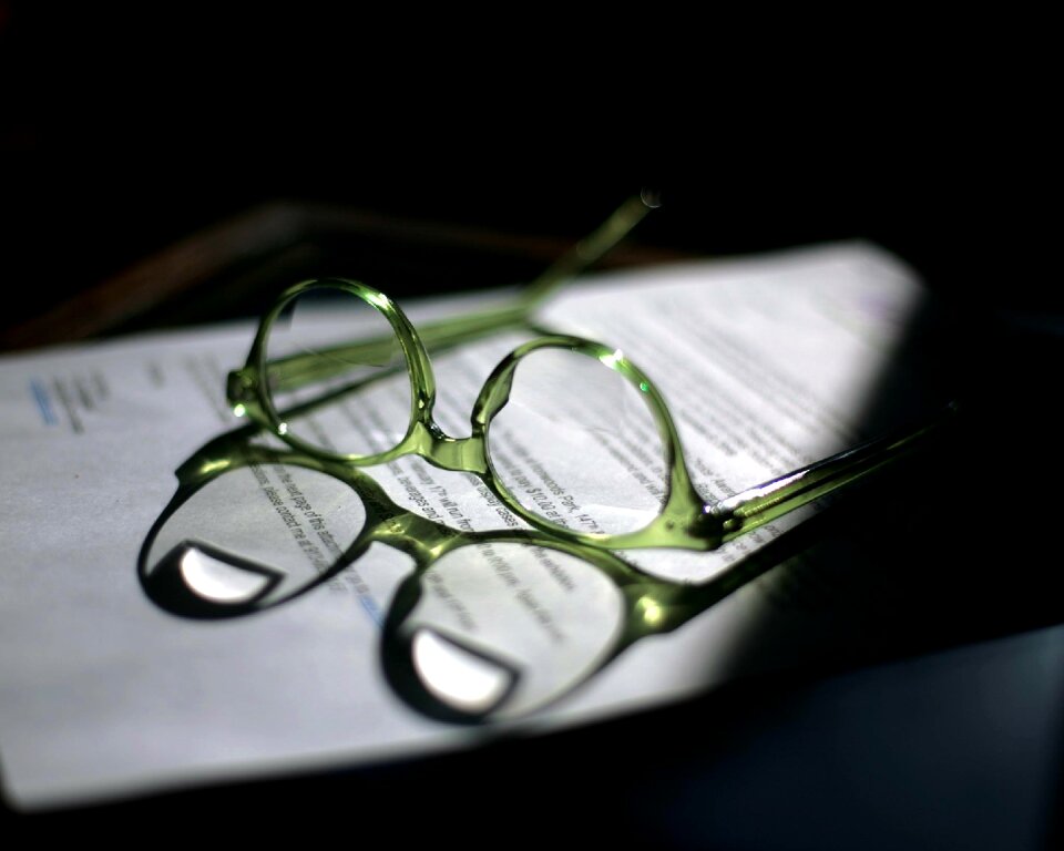 Eyeglasses reflection dark