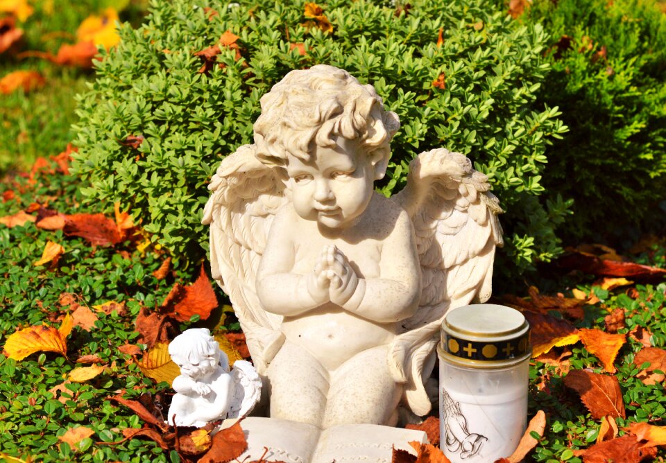 Angel figure figure sleeping