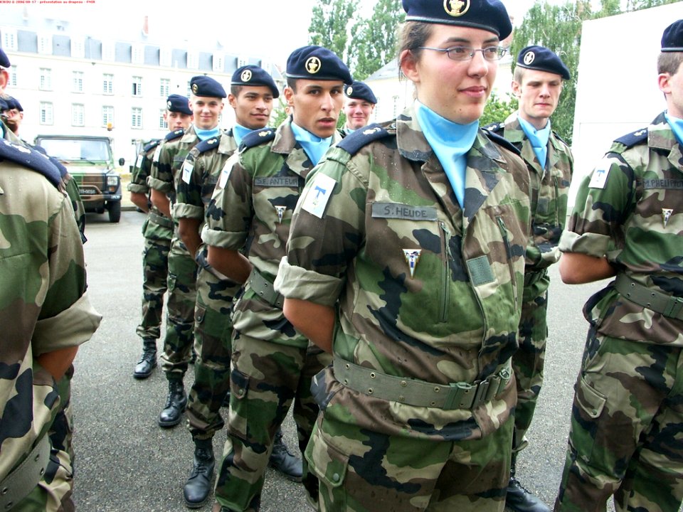 2006-08-17 - présentation au drapeau - FMIR - le pot (104)…