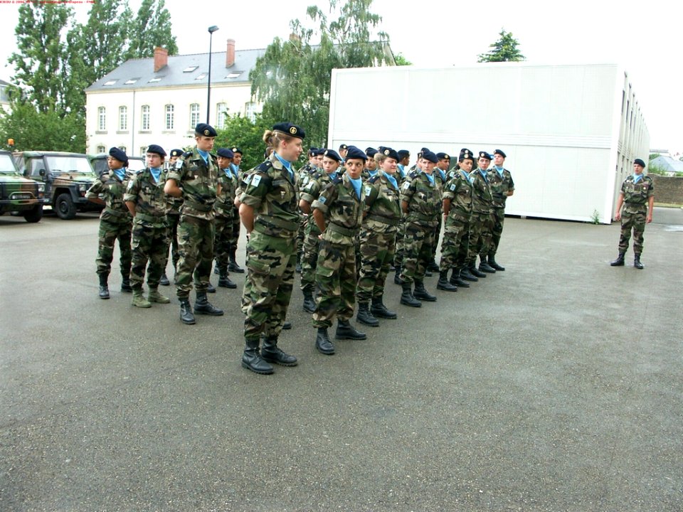 2006-08-17 - présentation au drapeau - FMIR - le pot (096)…