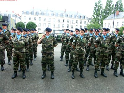 2006-08-17 - présentation au drapeau - FMIR - le pot (099)…