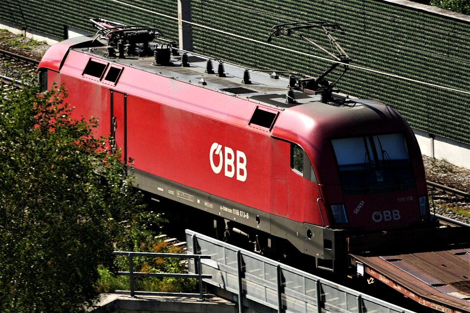 Train transport red