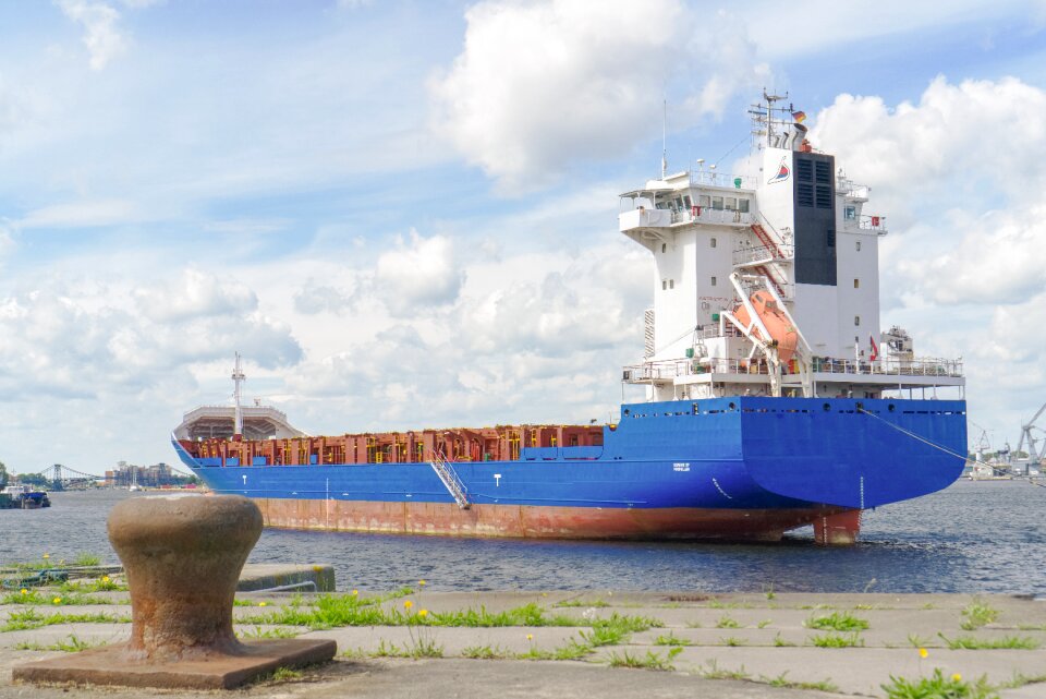 Container port freighter