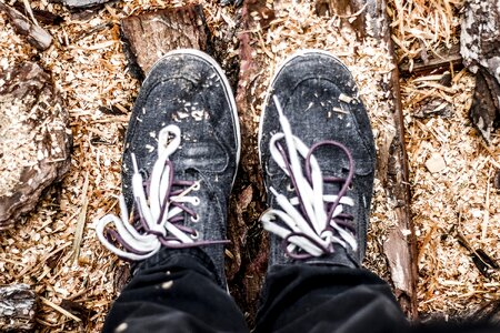 Laces wood chips brown shoes