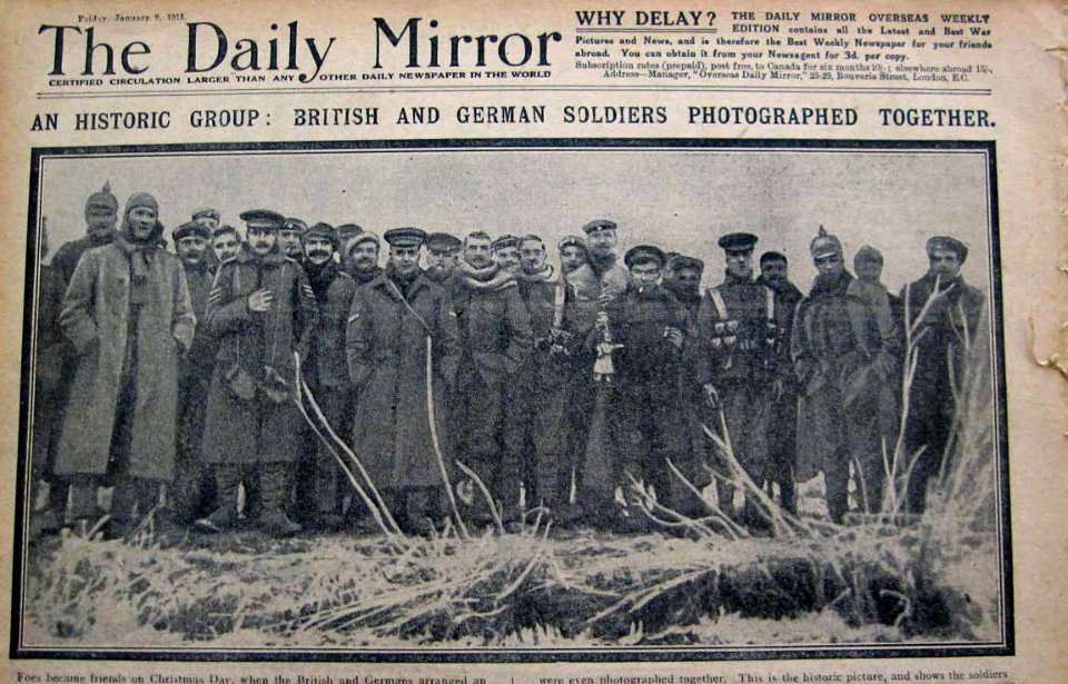 Oficiales y soldados alemanes y británicos. Navidad, 1914