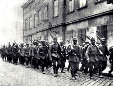 1914 Agosto Primeras tropas alemanas en un pueblo de Franc…