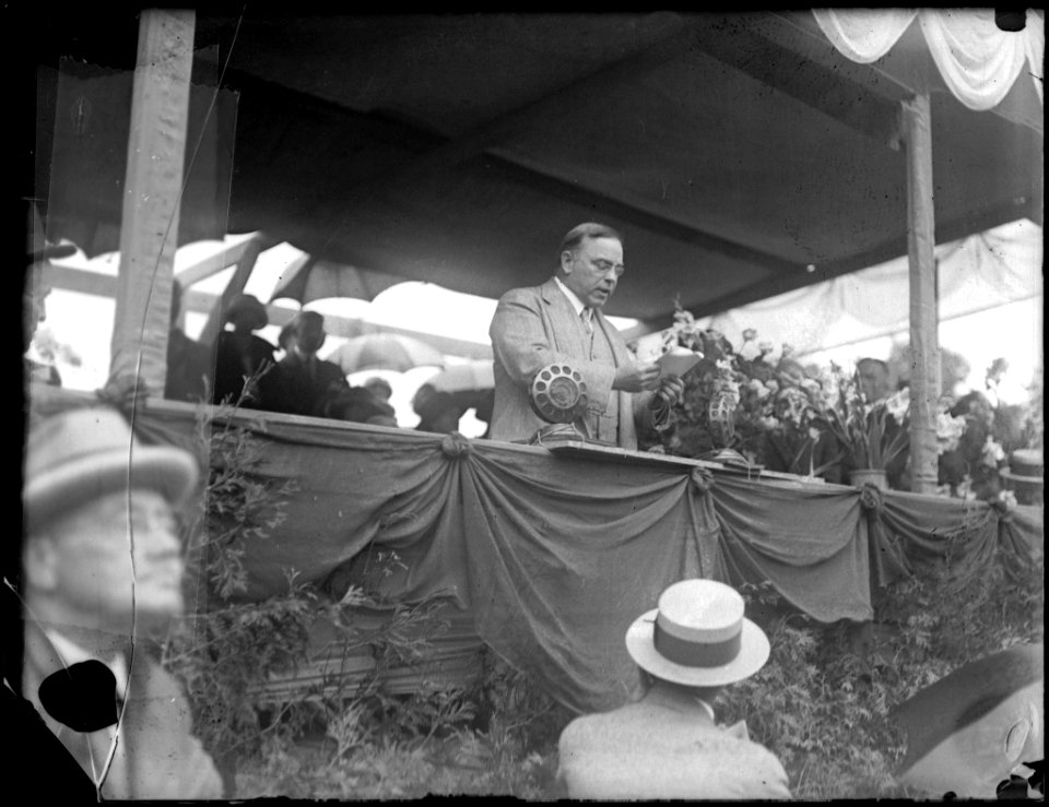 William Lyon Mackenzie King speaking at an election rally