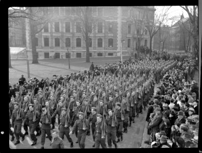 Soldiers marching in the War Savings Parade