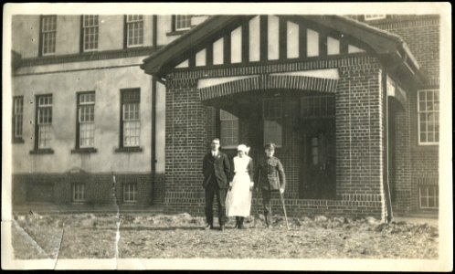 A soldier with an amputated leg standing with a nurse and …