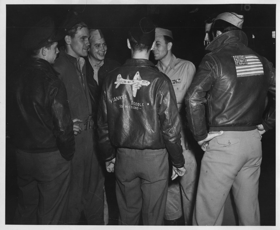 336-H-06-P4909 - Informal group of American pilots just af…
