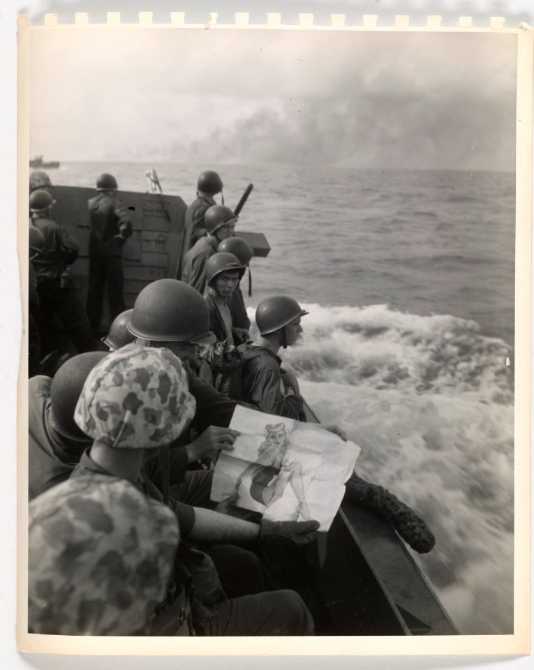 Higgins boats move in toward smoke covered island of Taraw…