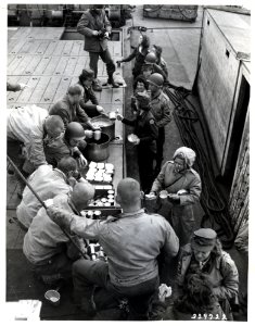 SC 329722 - American Red Cross girls and G.I.s using and d…