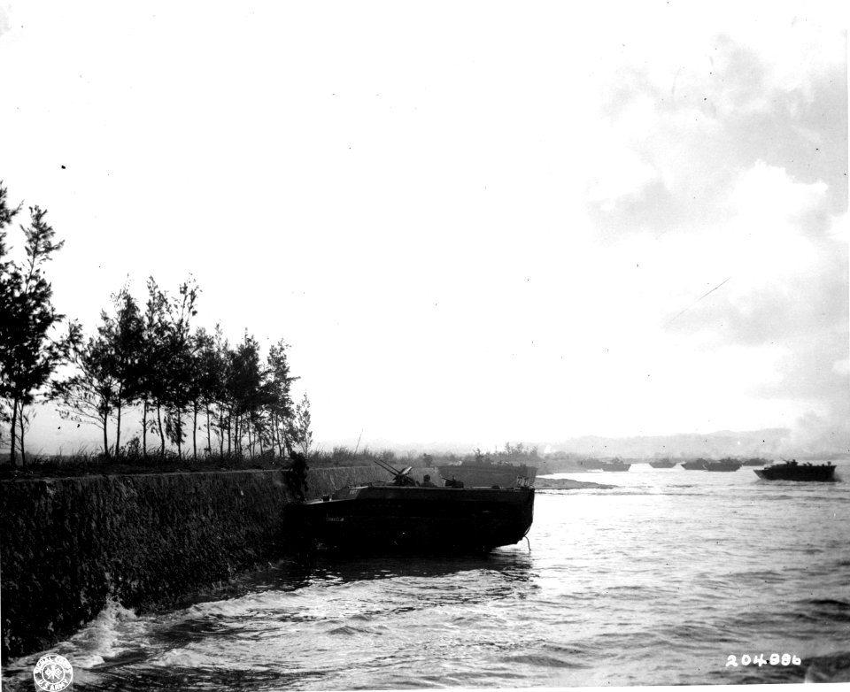 SC 204886 - Veteran troops of the 96th Division storm the …