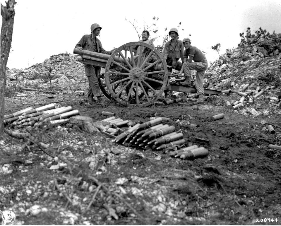 SC 208944 - Men of Co. B, 184th Inf. Regt., inspect a Jap …