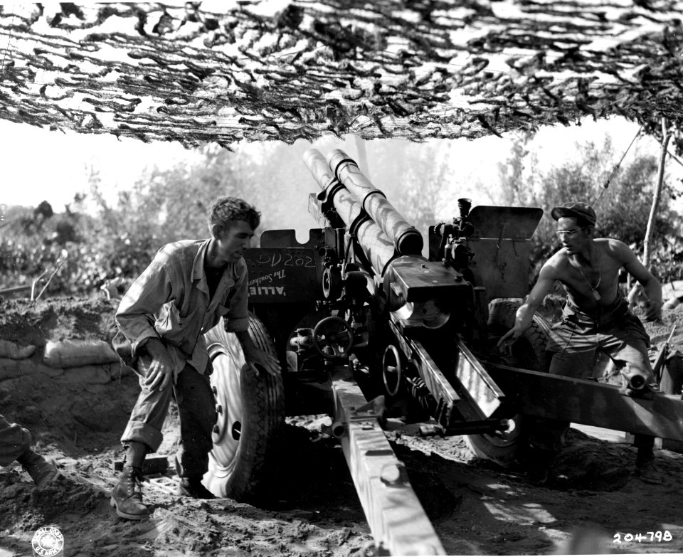 SC 204798 - Cpl. H. Jones, Escondido, Cal., left, and Pfc.…