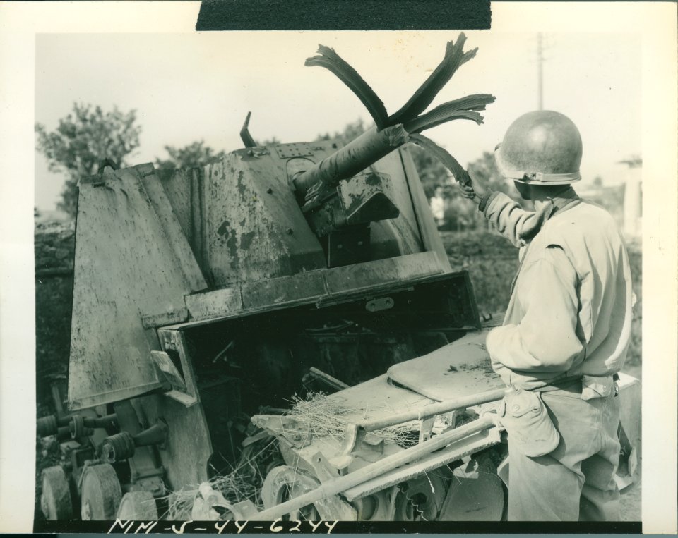 Before the gates of Rome! German armor disabled on the out…