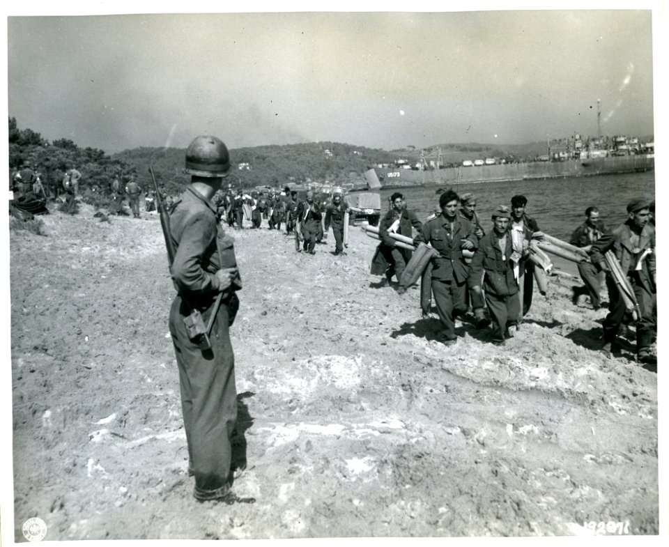 SC 192871 - Photo shows some of the first German prisoners…