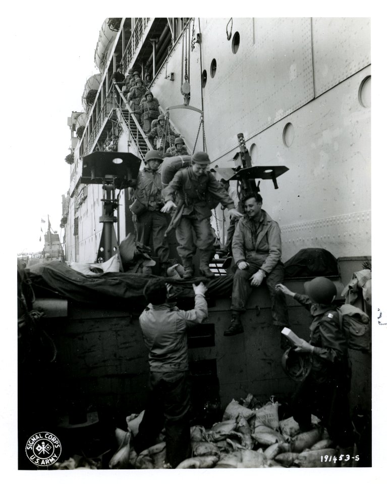 SC 191453-S - First members of the U.S. Army WAC to step a…