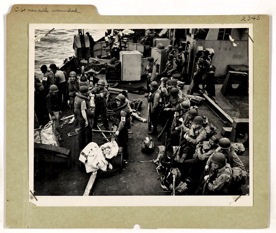 While crew members of a Coast Guard-manned assault transpo…