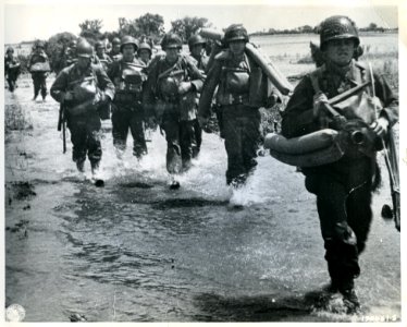 SC 190061-S - American troops of the 8th Inf. Regt., 4th I… photo