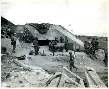 SC 190266 - American assault troops set up a command post … photo