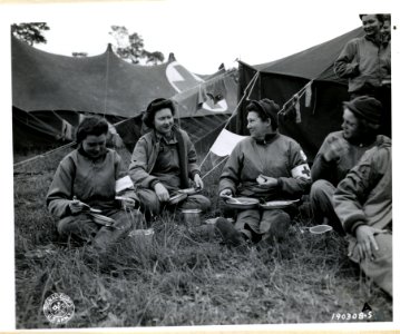 SC 190308 - Field nurses of the 13th Field Hospital, Omaha… photo