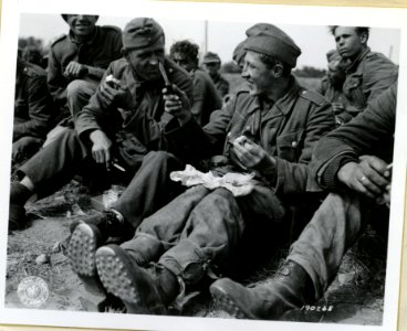 SC 190265 - Grinning broadly, captured German soldiers on …