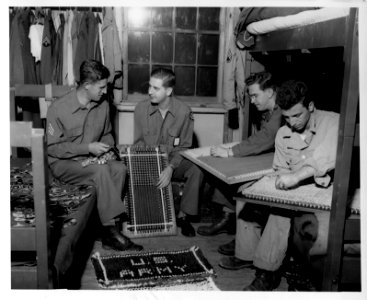 336-H-24-E10498 - Enlisted men of the Newport News Command…