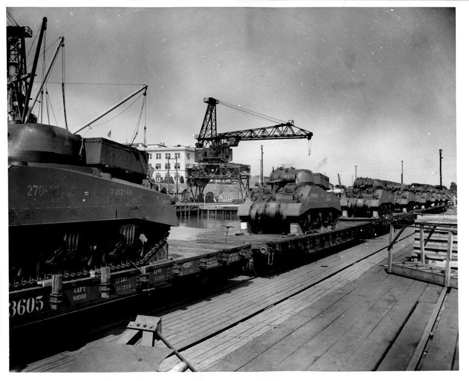 336-H-07-F4175 - M-4 Tanks on Pier 3 before being loaded f…