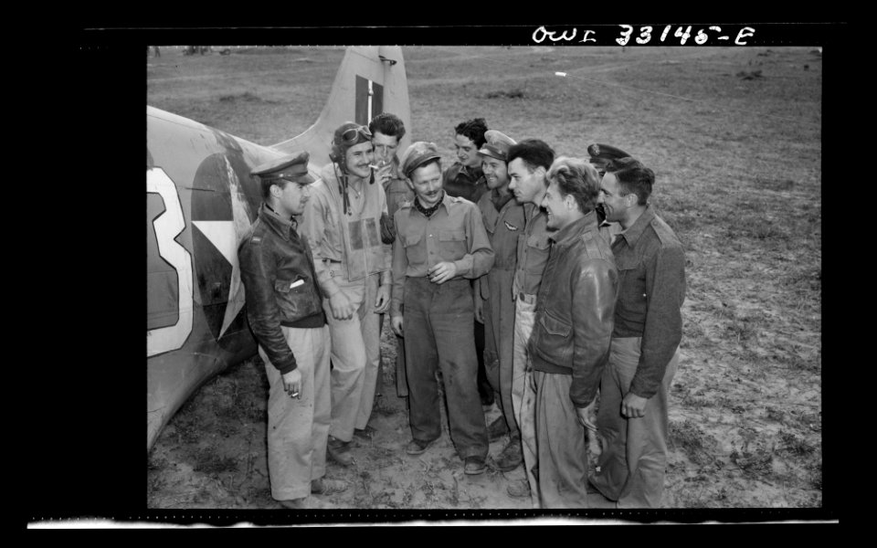 Major Glade B. Bilby of Skidmore, Montana talking to membe…