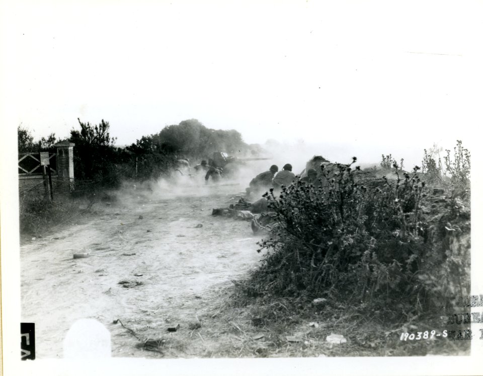 SC 190389-S - Men from an American antitank unit firing a …