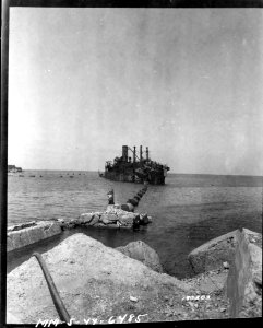 SC 190583 - This photo of a wrecked ship was taken in the …