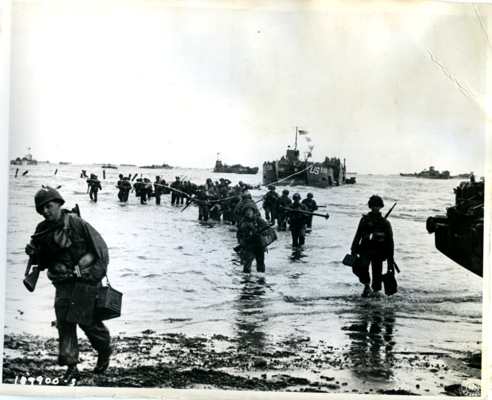 SC 189900-S - American assault troops, with equipment from…