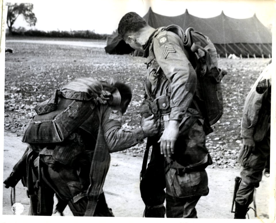 SC 320906 - Members of the 82nd Airborne Division, 508th R…