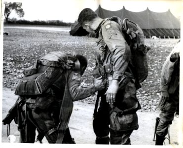 SC 320906 - Members of the 82nd Airborne Division, 508th R…