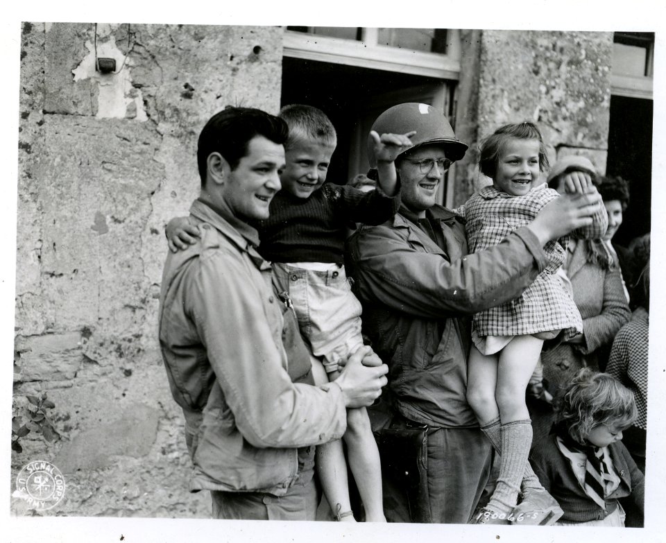 SC 190066-S - Shortly after the landings on the French coa…